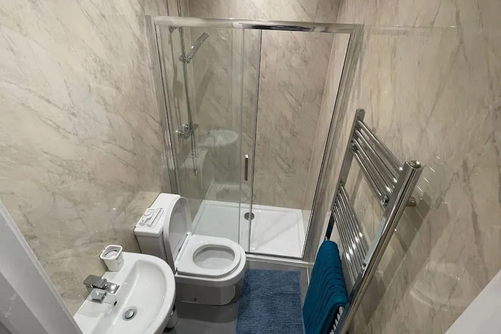 Holiday home Beautiful Share 7 Rooms Of Double Bedroom House All With Private Bathroom And Toilets Bexleyheath United Kingdom