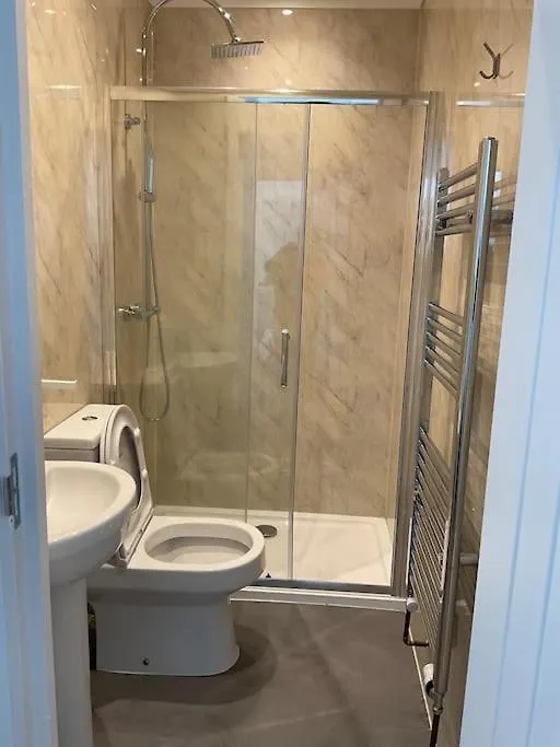 Beautiful Share 7 Rooms Of Double Bedroom House All With Private Bathroom And Toilets Bexleyheath United Kingdom