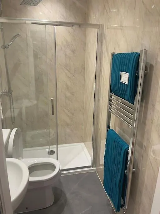 Beautiful Share 7 Rooms Of Double Bedroom House All With Private Bathroom And Toilets Bexleyheath