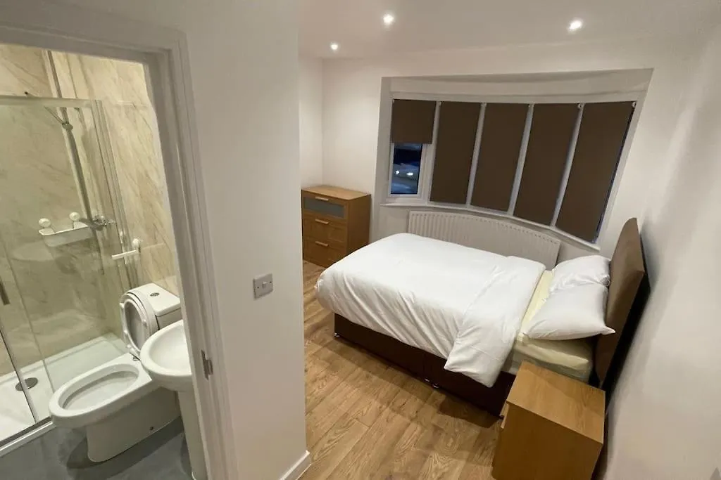 Holiday home Beautiful Share 7 Rooms Of Double Bedroom House All With Private Bathroom And Toilets Bexleyheath
