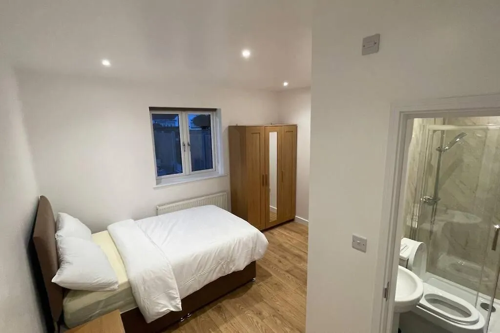 Holiday home Beautiful Share 7 Rooms Of Double Bedroom House All With Private Bathroom And Toilets Bexleyheath
