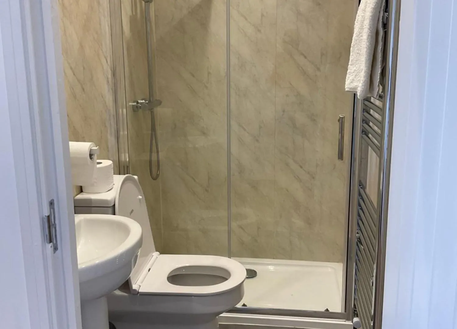 Beautiful Share 7 Rooms Of Double Bedroom House All With Private Bathroom And Toilets Bexleyheath 0*,  United Kingdom